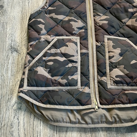 J. Crew Factory Quilted Puffer Vest, Camo Pattern, Down Blend Fill, sz XS - Picture 3 of 11